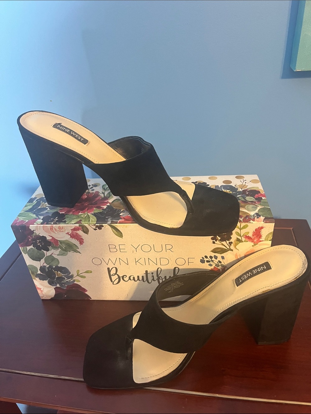 Nine West Black Suede Thong Block Heel Sandals, Size 11 - Picture 2 of 6